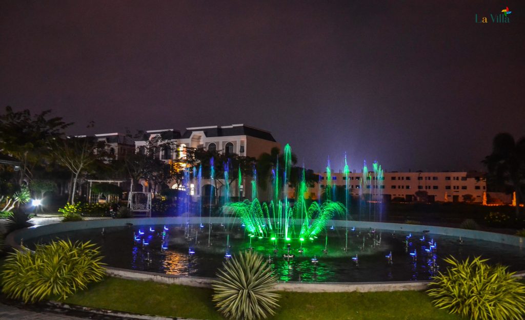 Công viên nước về đêm tại Green City